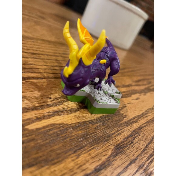 Totaku Spyro the Dragon 2 Figures - Missing a Wing :( - Picture 2 of 2